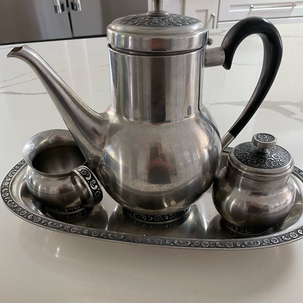 Oneida 4 piece tea set.